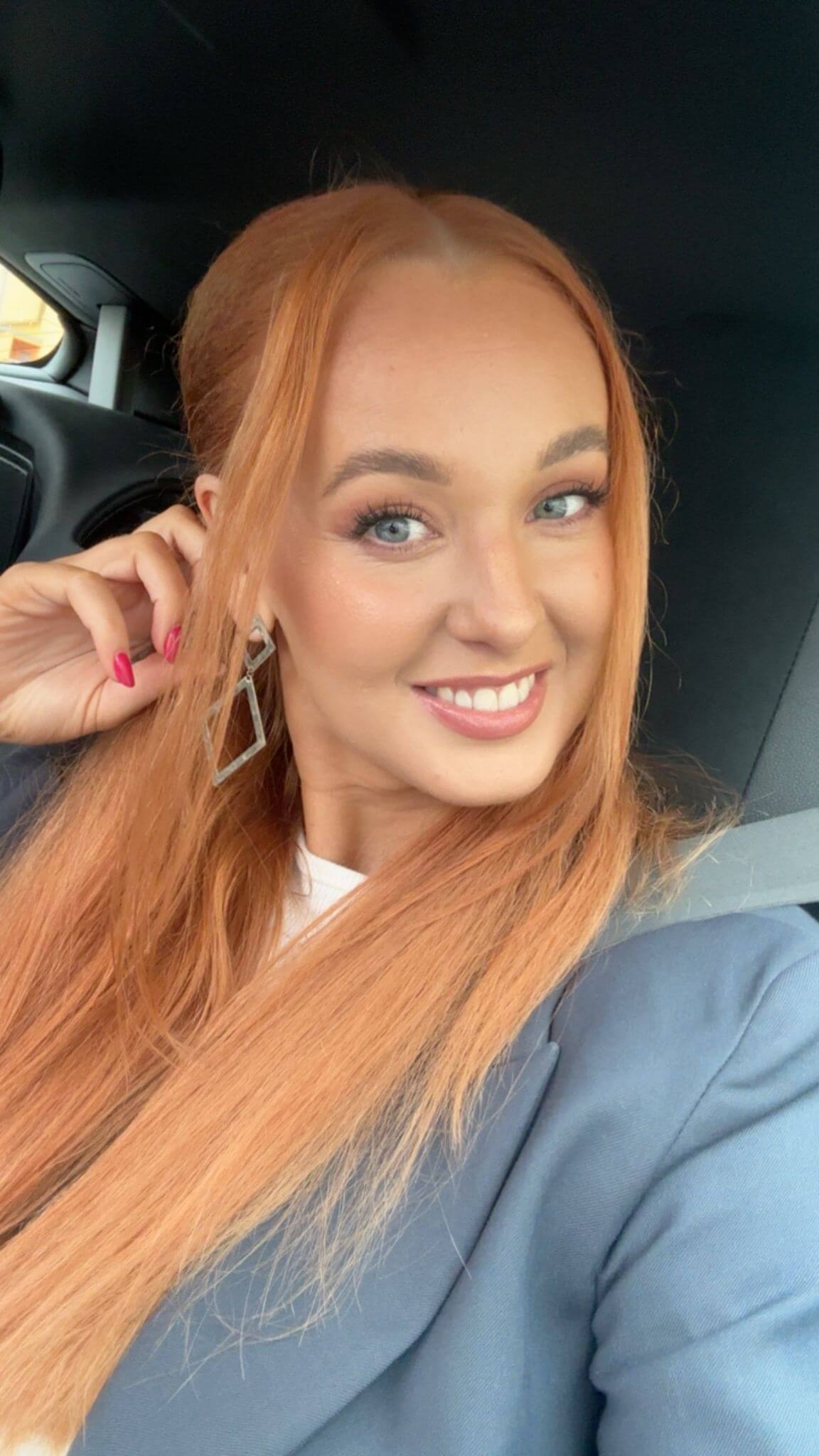 Naša CEO, Veronika Bambasová má neutrálny pleťový podtón a používa odtieň CC Me In 04 Beige
